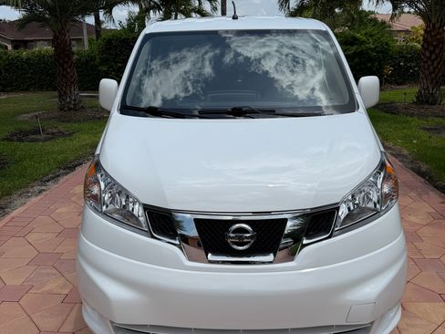 Used 2019 Nissan NV200 SV Van 4D FWD image 2