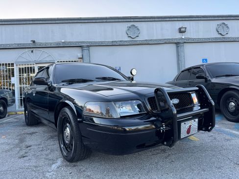 Used 2011 Ford Crown Victoria Police Interceptor image 1