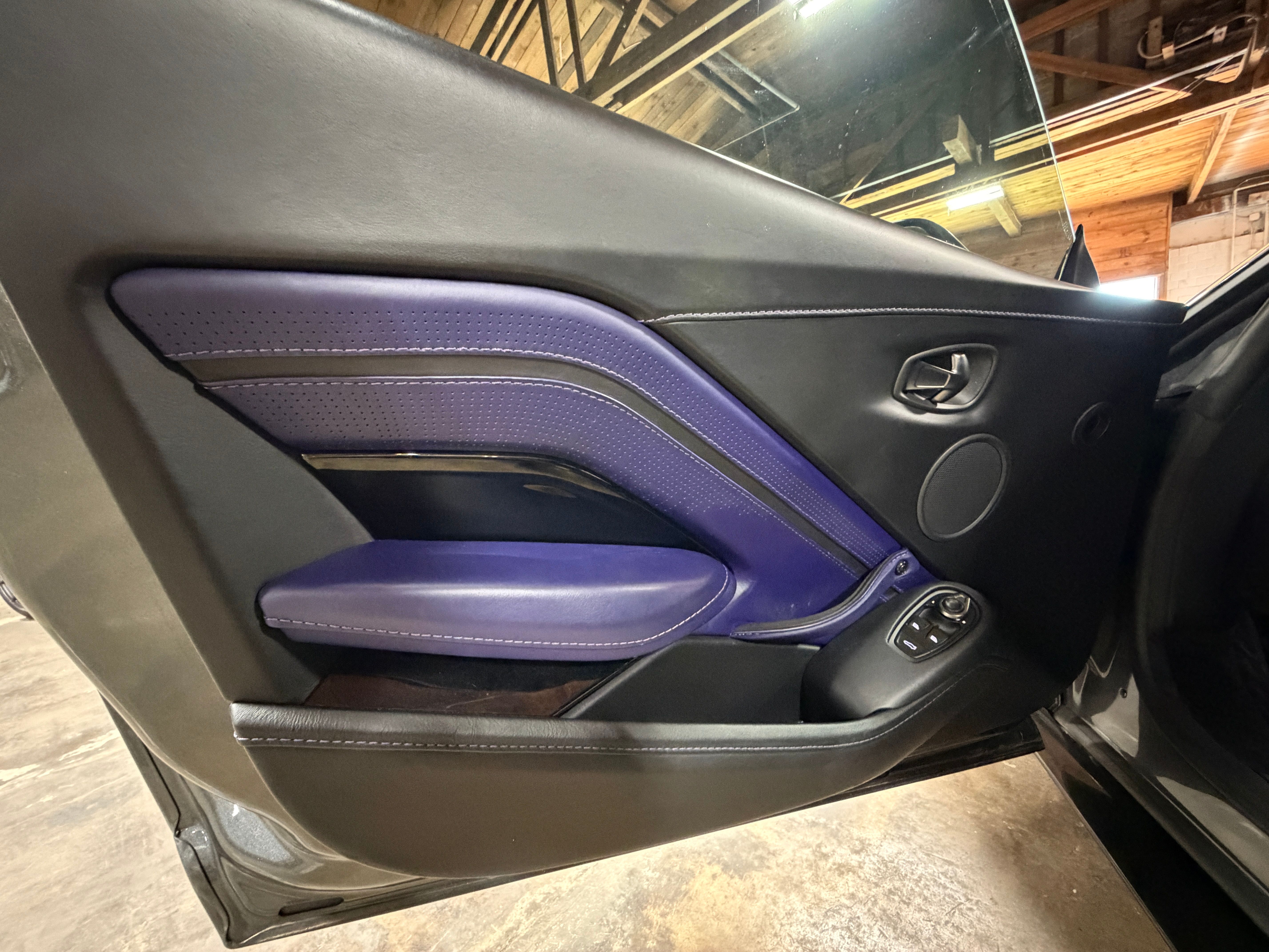 Used 2019 Aston Martin V8 Vantage Coupe RWD image 27