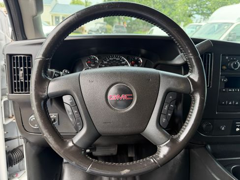 Used 2022 GMC Savana 2500 RWD image 10