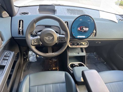Certified 2025 MINI Cooper Countryman SE AWD/4WD image 8