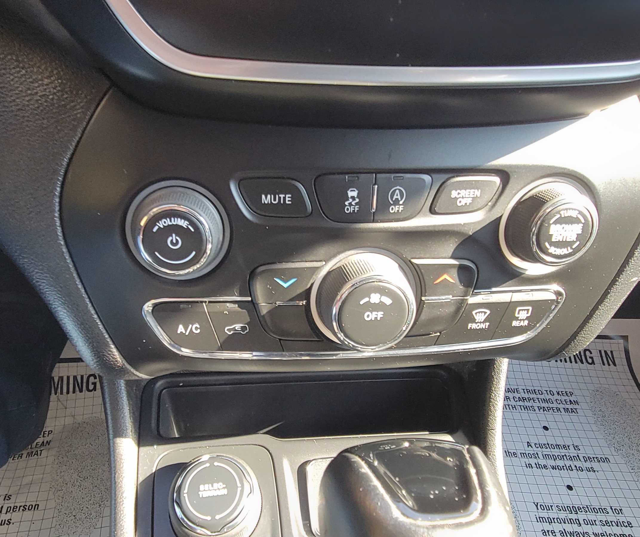 Used 2020 Jeep Cherokee Altitude AWD/4WD image 10
