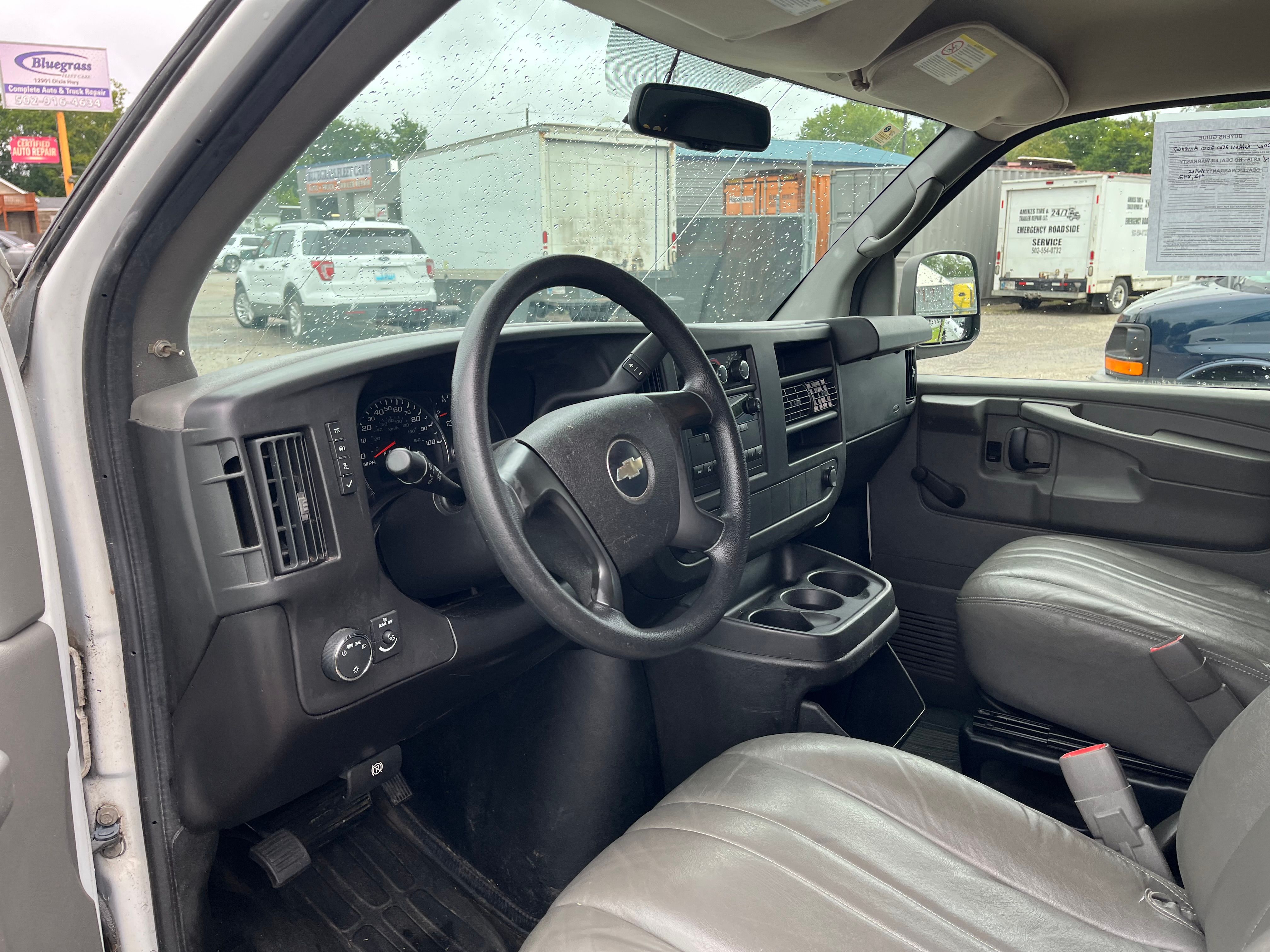 Used 2010 Chevrolet Express 2500 RWD image 13