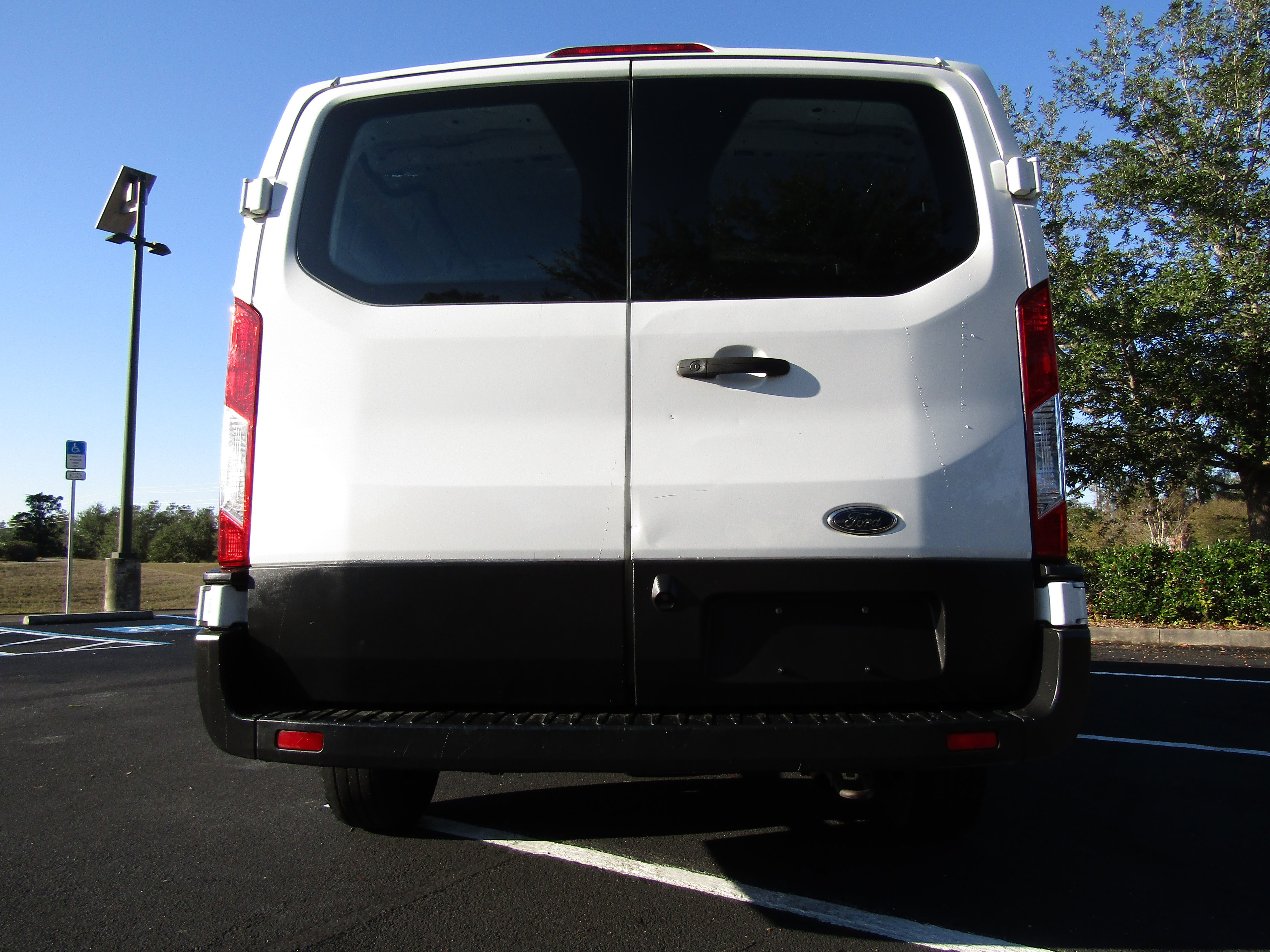 Used 2019 Ford Transit 250 130 Low Roof RWD image 4