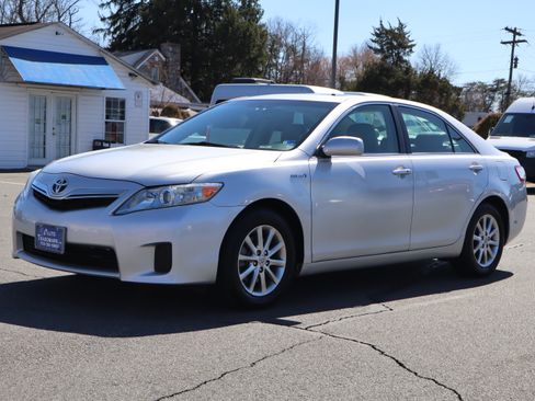 Used 2011 Toyota Camry XLE image 4