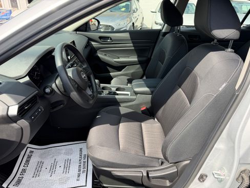 Used 2024 Nissan Altima 2.5 S FWD image 4