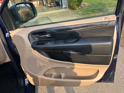 Used 2016 Dodge Grand Caravan American Value Package image 13