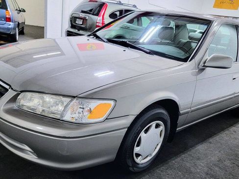 Used 2000 Toyota Camry CE FWD image 4