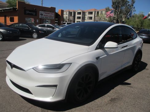 Used 2022 Tesla Model X Plaid image 4