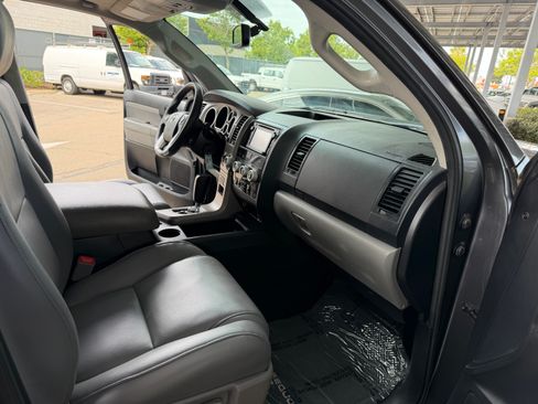 Used 2015 Toyota Sequoia 4WD SR5 image 20