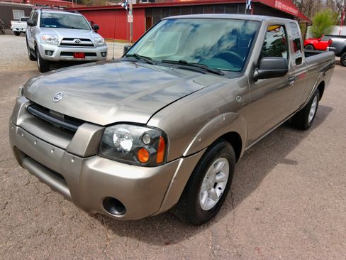 Used 2004 Nissan Frontier XE image 8
