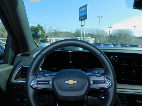 Used 2025 Chevrolet Tahoe Premier image 2