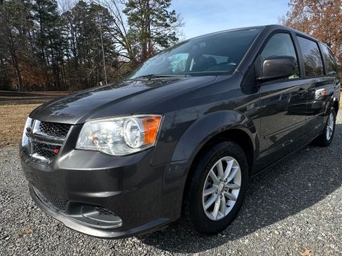 Used 2016 Dodge Grand Caravan SXT image 5