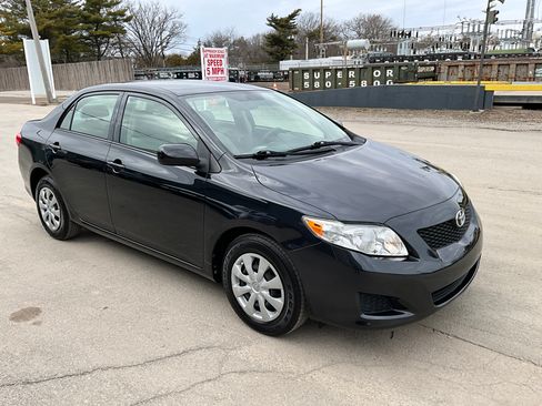 Used 2010 Toyota Corolla LE image 3