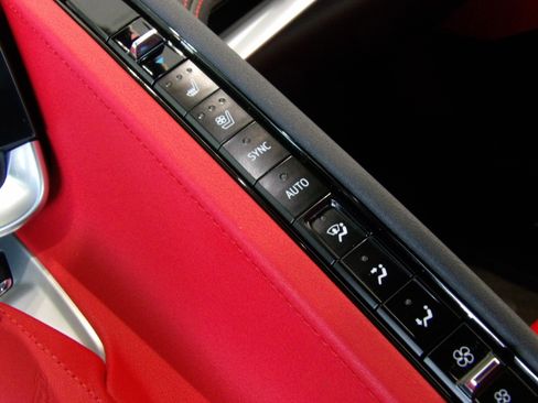 Used 2025 Chevrolet Corvette Stingray 2LT image 4