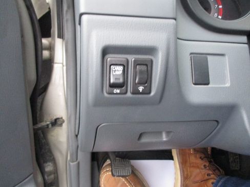 Used 2002 Nissan Frontier XE image 34