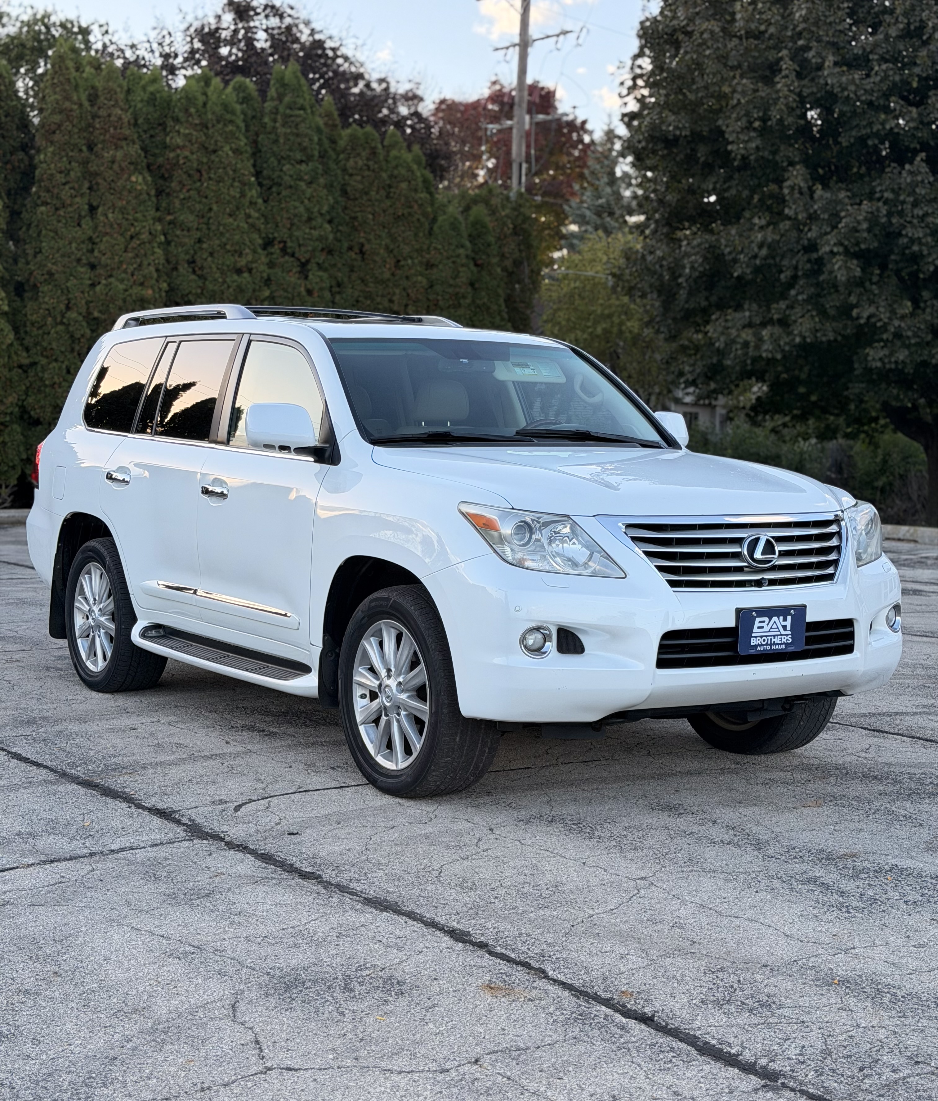 Used 2009 Lexus LX 570 4WD w/ 3rd Row & Luxury Pkg image 1