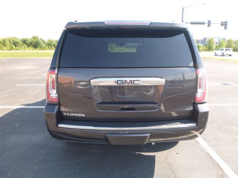 Used 2018 GMC Yukon Denali image 7