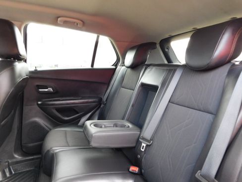 Used 2022 Chevrolet Trax AWD LT w/ 1LT image 17