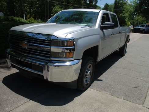 Used 2015 Chevrolet Silverado 2500 image 1