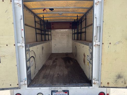 Used 2006 Ford E-350 and Econoline 350 Super Duty RWD image 6