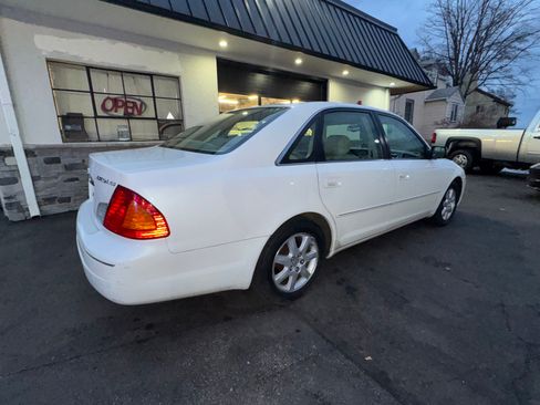 Used 2001 Toyota Avalon XLS image 4