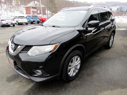 Used 2016 Nissan Rogue SV image 4