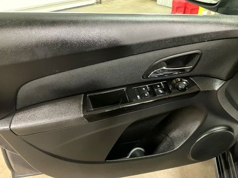 Used 2014 Chevrolet Cruze LT image 9