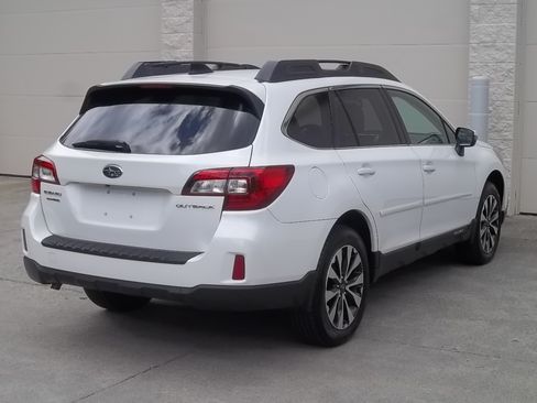 Used 2016 Subaru Outback 2.5i Limited AWD/4WD image 4