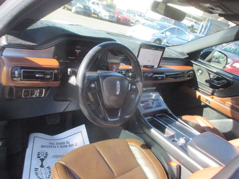 Used 2022 Lincoln Aviator Reserve image 5