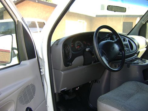 Used 2001 Ford E-350 and Econoline 350 XL image 11