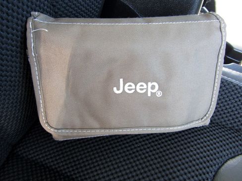 Used 2017 Jeep Wrangler Unlimited image 24