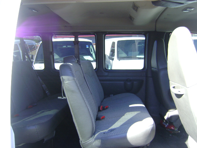 Used 2008 GMC Savana 3500 Extended Passenger RWD image 7