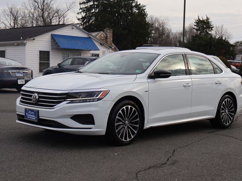 Used 2022 Volkswagen Passat Limited Edition image 4