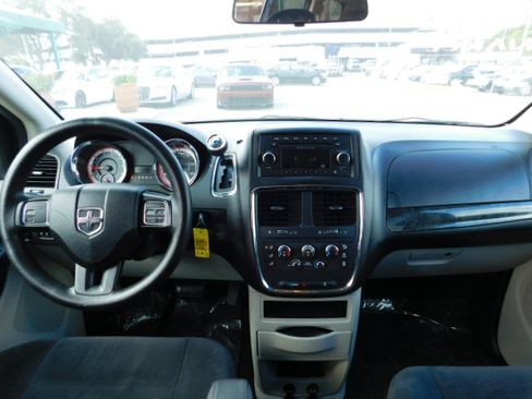 Used 2014 Dodge Grand Caravan SE image 13