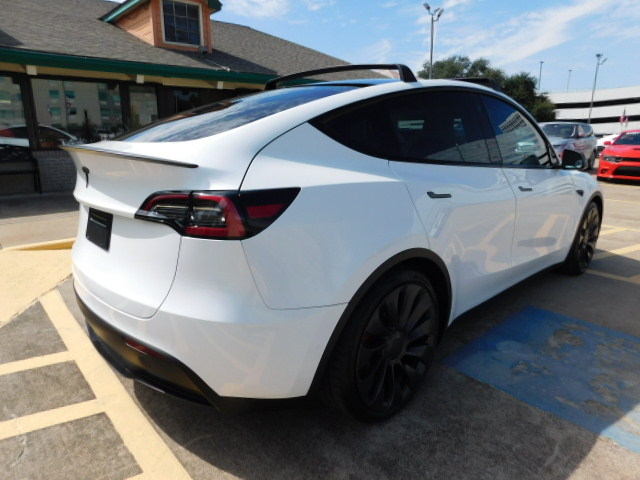 Used 2022 Tesla Model Y AWD Performance image 9