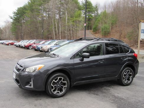 Used 2017 Subaru Crosstrek 2.0i Premium image 2