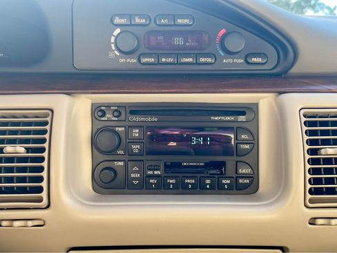 Used 1999 Oldsmobile 88 50th Anniversary image 11