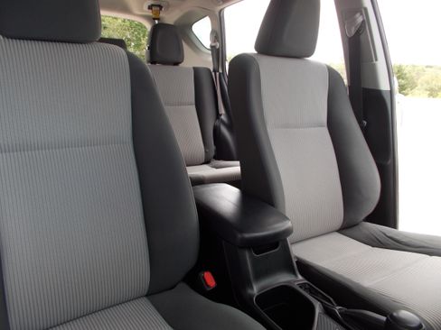 Used 2013 Toyota RAV4 AWD LE image 25
