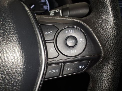 Used 2020 Toyota Camry LE image 12