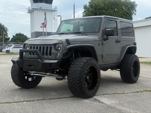 Used 2016 Jeep Wrangler 75th Anniversary AWD/4WD image 5