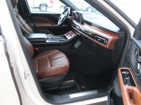 Used 2022 Lincoln Aviator Reserve image 15