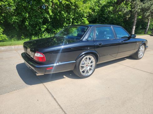 Used 2002 Jaguar XJR image 5