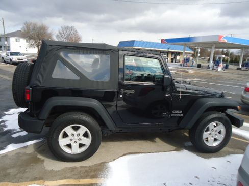 Used 2016 Jeep Wrangler Sport image 8