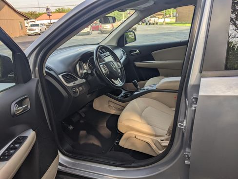 Used 2018 Dodge Journey SXT FWD image 5