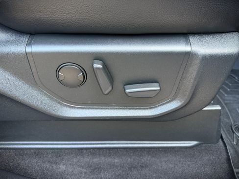 Used 2019 Ford F150 Lariat image 31