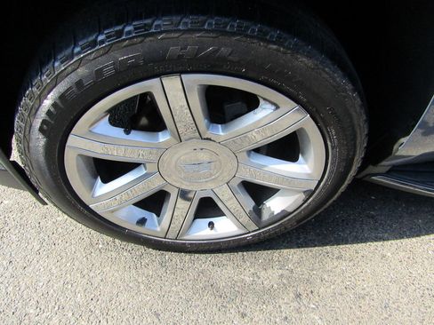 Used 2016 Cadillac Escalade Luxury image 12