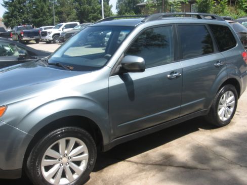 Used 2012 Subaru Forester 2.5X Limited AWD/4WD image 1