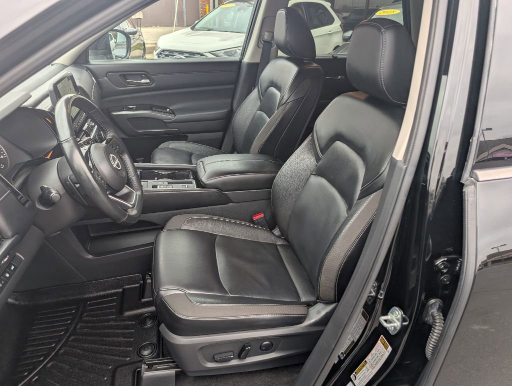 Used 2024 Nissan Pathfinder FWD SL image 6