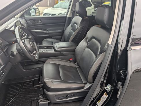 Used 2024 Nissan Pathfinder SL image 6
